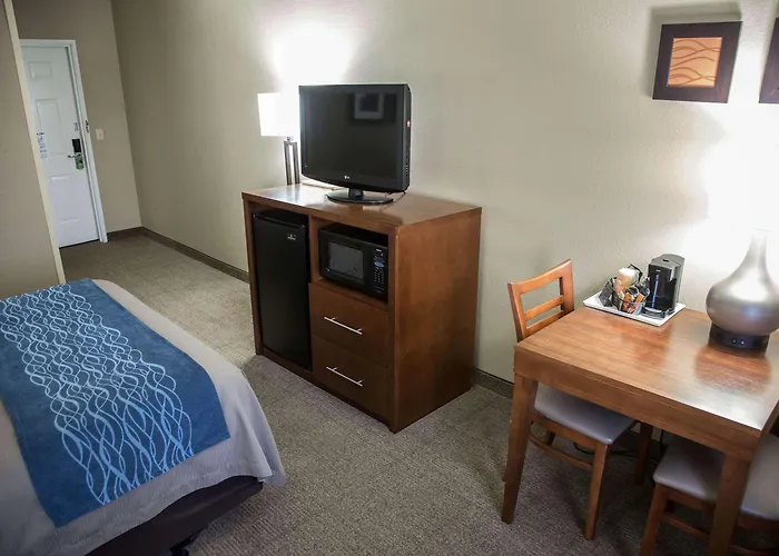 Inn Comfort Near Six Flags 4*