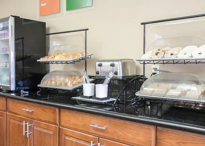Inn Comfort Near Six Flags Gurnee