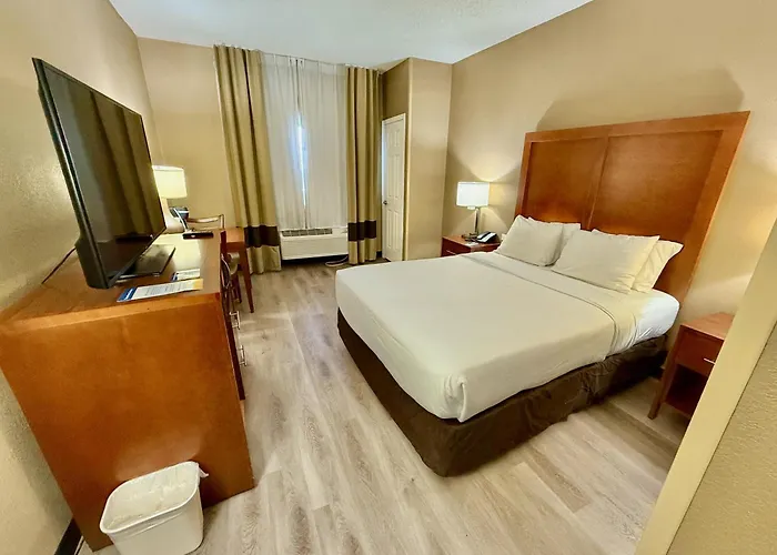 Inn Comfort Near Six Flags