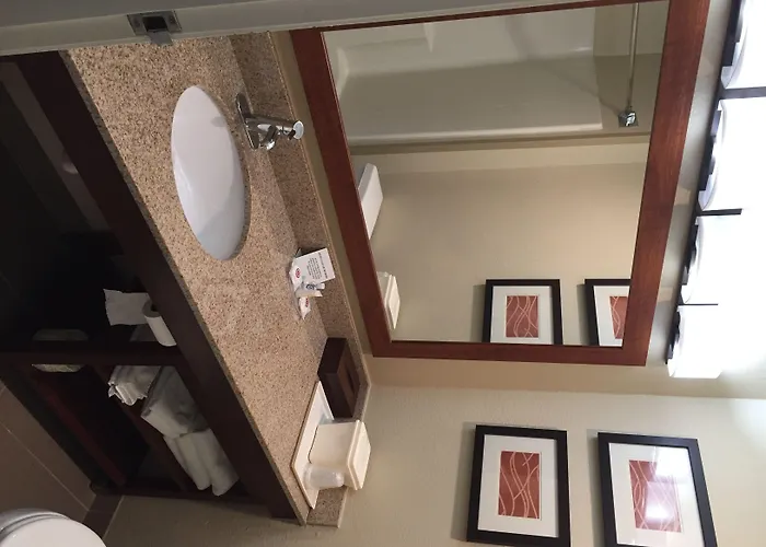 Inn Comfort Near Six Flags