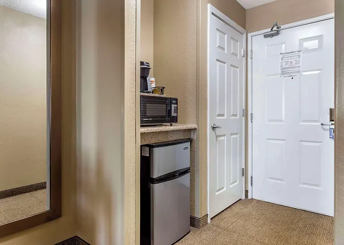 Comfort Near Six Flags Inn