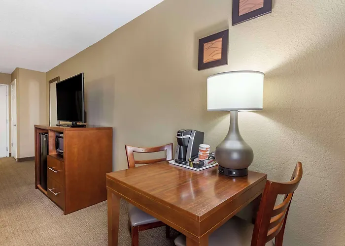 Inn Comfort Near Six Flags