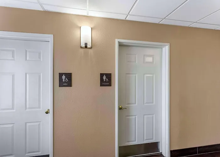 Comfort Near Six Flags 4*