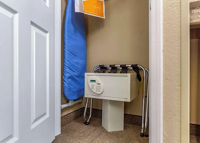Inn Comfort Near Six Flags 4*