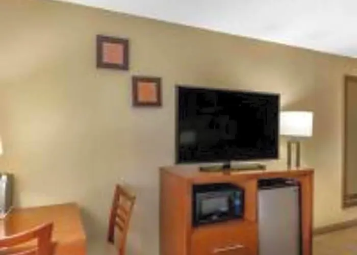 Comfort Near Six Flags Inn 4*