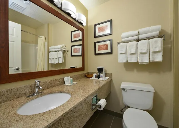 Comfort Near Six Flags Gurnee